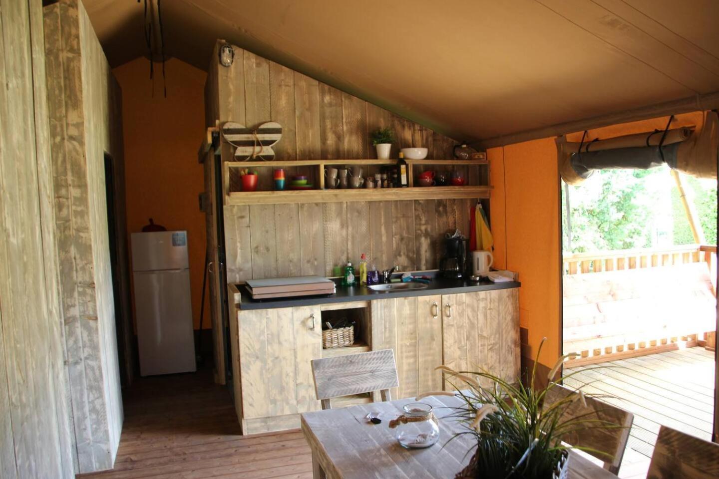Luxury tent In De Veluwe Met Prive Sanitair Ll54 *