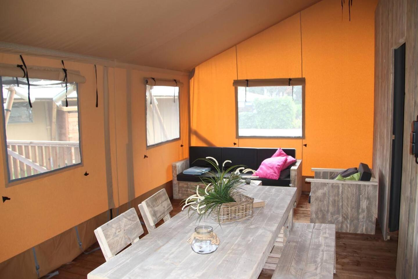 In De Veluwe Met Prive Sanitair Ll54 Luxury tent Putten