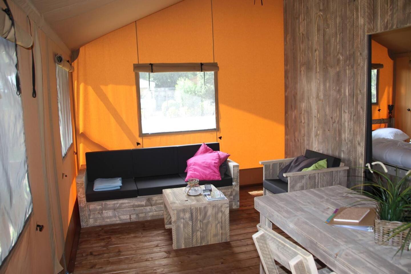In De Veluwe Met Prive Sanitair Ll54 Luxury tent Putten