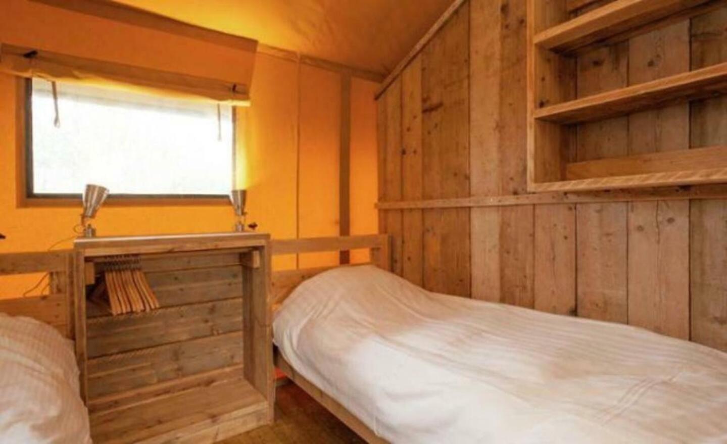 Luxury tent In De Veluwe Met Prive Sanitair Ll54 *